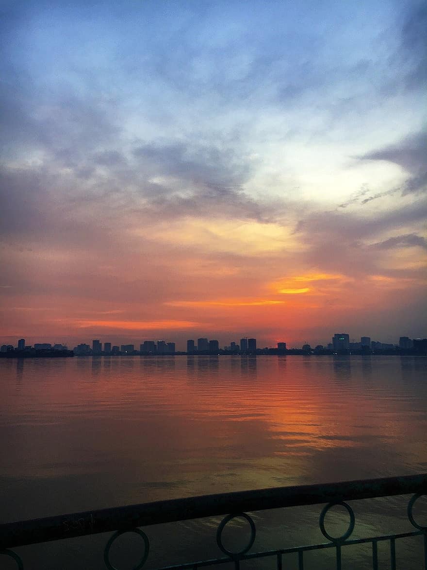 Hanoi, jezero, západ slunce