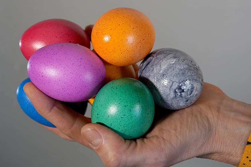 Великден, Великденски яйца, празник, изкуство, многоцветни, едър план, украса, празненство, човешка ръка, жълт, фонове