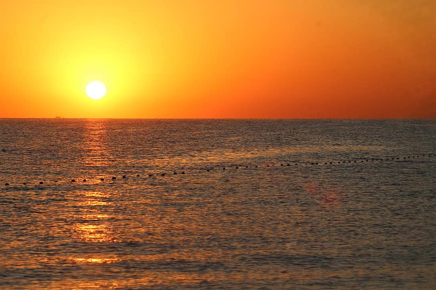 sortida del sol, sol, mar, llum solar, alba, cel taronja, al matí, paisatge marí, horitzó, oceà, aigua