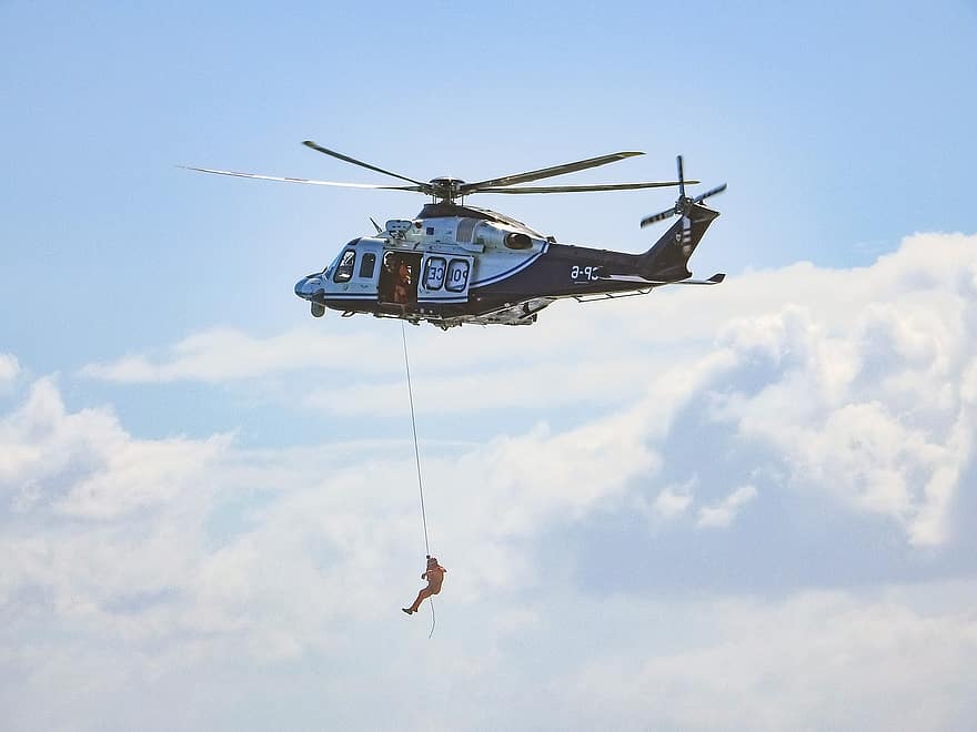 helikopteri, pelastushenkilöstö, pelastusoperaatio, poliisin helikopteri, pelastaa, lento, ilma-alus, taivas