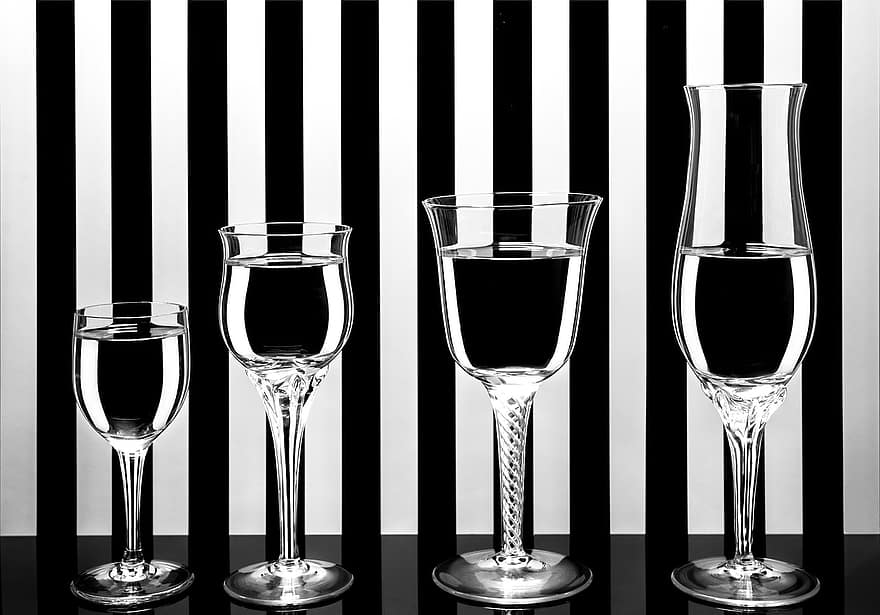 verrerie, verres à pied, noir et blanc