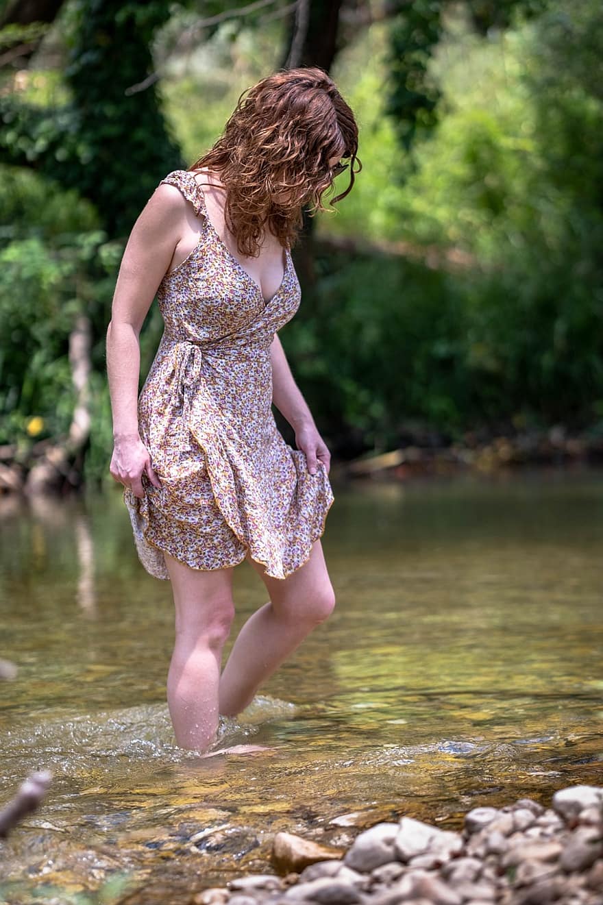 femme, pieds nus, rivière, robe, tablier, la nature, forêt, Torrent d'eau, paysage, printemps, été