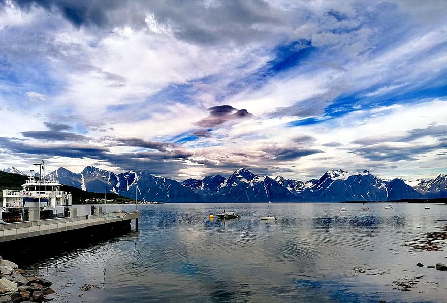 sjö, bergen, norra norge, natur, troms, Norge, berg, vatten, landskap, blå, sommar