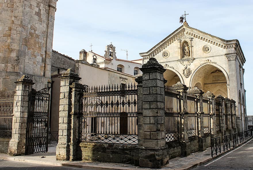 Monte Sant'angelo, kilise, barınak, din