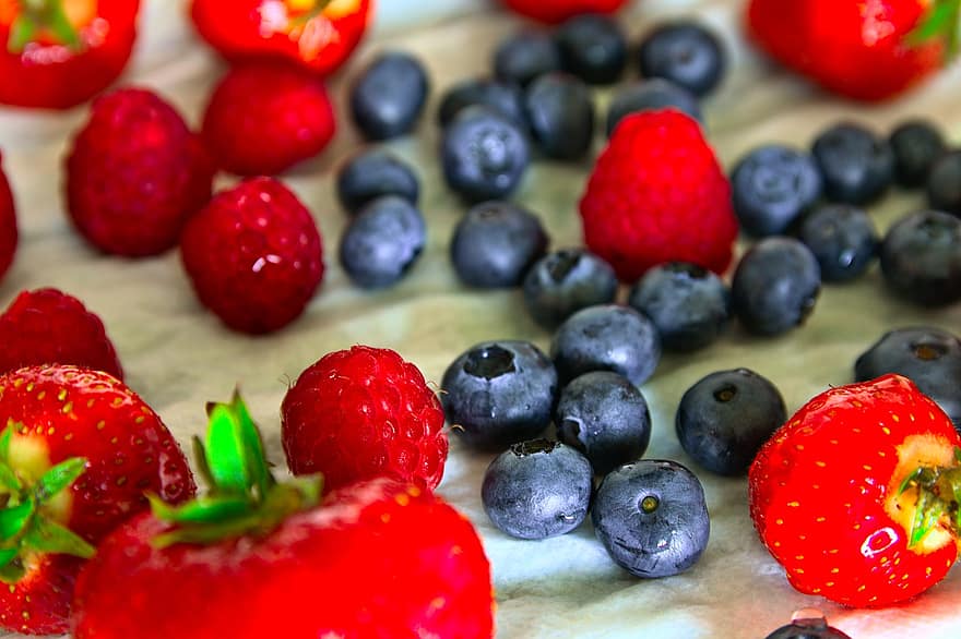 Obst, Erdbeeren, Himbeeren, Beeren, rot, Früchte, Vitamine, frisch, Lebensmittel, Süss, Gesundheit