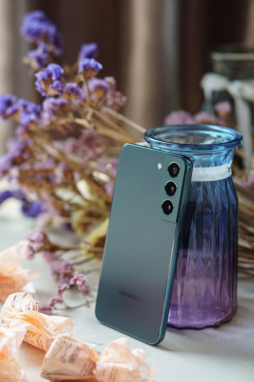 chytrý telefon, mobilní telefon, Samsung Galaxy S22, samsung, květ, detail, váza, svěžest, stůl, jídlo, dekorace