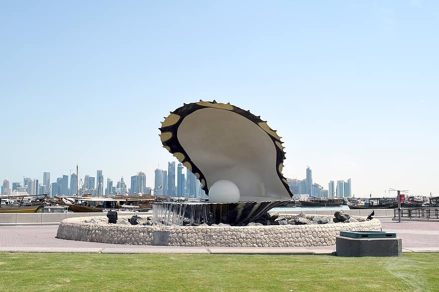 Doha, Katar, Perlenskulptur, Doha Skyline, Skyline von Katar, Golfland, arabisches Land, Park, Wahrzeichen, die Architektur, Wolkenkratzer