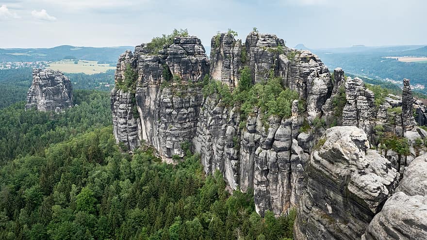schrammsteine, gres d’elba, formació de pedres, muntanya de gres, muntanyes d’arenies d’elba, paisatge, senderisme