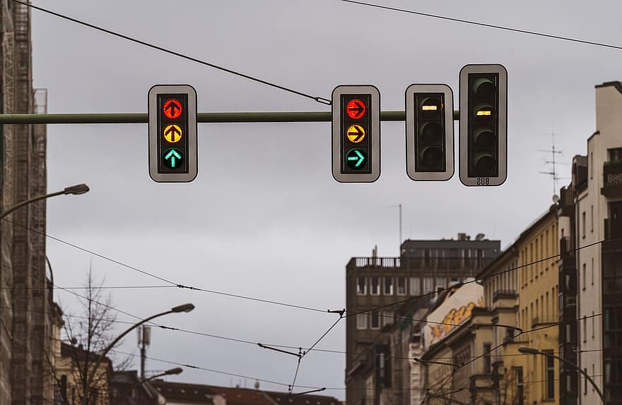 semáforo, señales de tráfico, camino, dirección, flecha