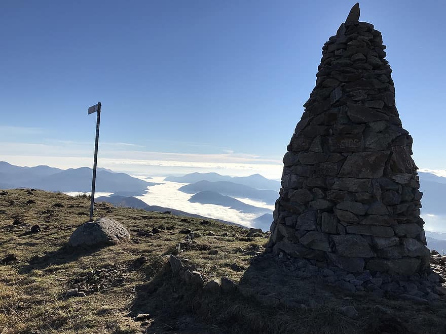 Panorama von Monte Ferraro, in Richtung Berg Gradiccioli, Richtung Pula, alpine Route, Alpen, gehen, Himmel, Oberteile, Ausflüge, Wandern, Berge