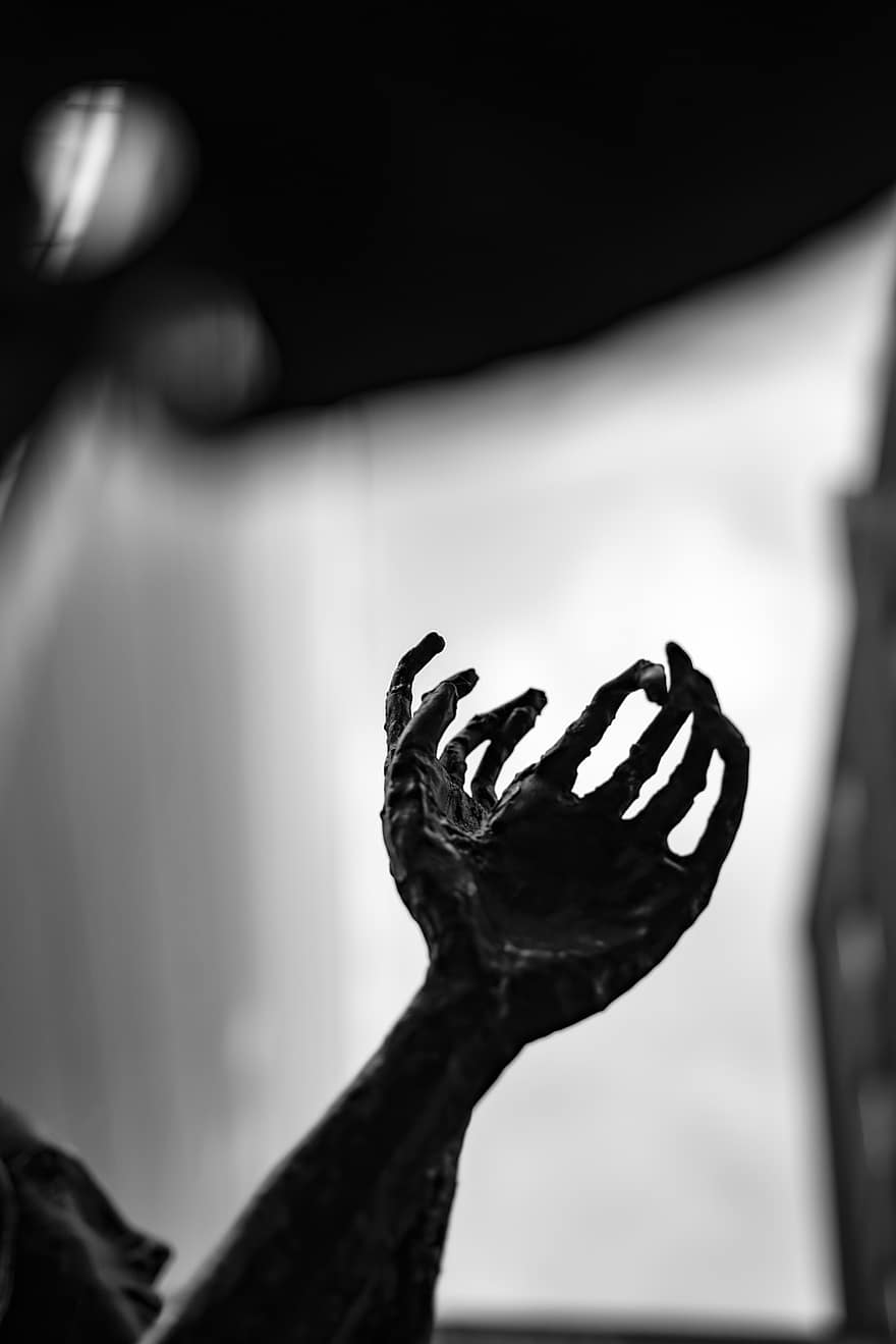manos, estatura, alegato, niños, bronce, Estatura de bronce, mano humana, en blanco y negro, hombres, de cerca, una persona