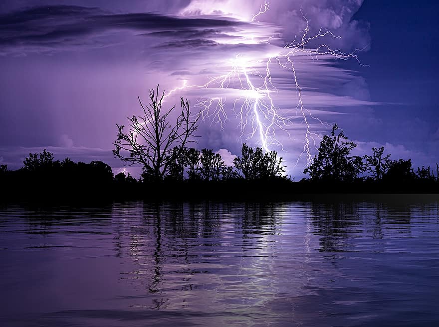 temporale, fulmine, tempo metereologico, cielo, elettricità, acqua, lago, alberi, sagome di alberi, tempesta, clima tempestoso