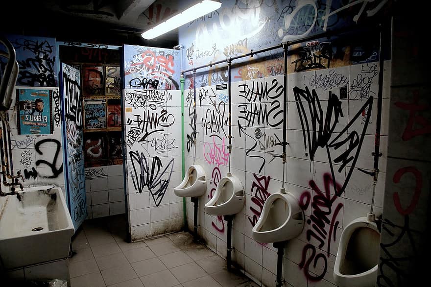 öffentliche Toilette, öffentliches Bad, drinnen, modern, Graffiti, Wand, Gebäudefunktion, die Architektur, Zeichen, Design, Wohnraum
