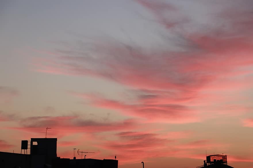 Восход, небо, здания, облака, Солнечный лучик, розовое небо, силуэт, рассвет, утро, Тегеран, заход солнца