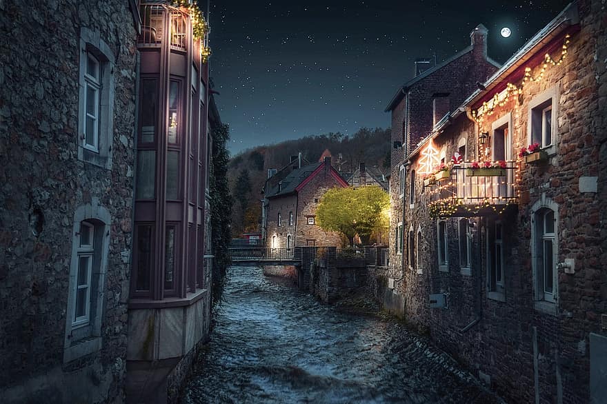 Nacht-, Häuser, Fluss, Kanal, Mündung, Gebäude, Nachbarschaft, sternenklarer Himmel, Beleuchtung, Weihnachtsbeleuchtung, Weihnachtsdekorationen