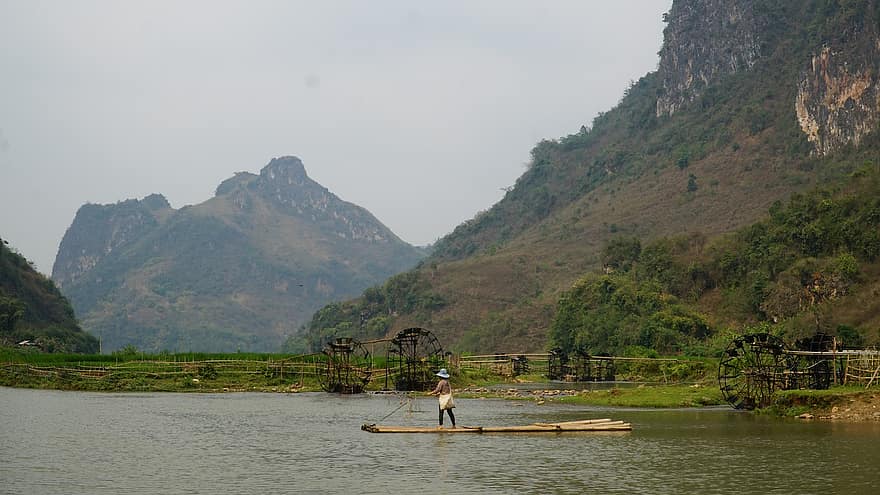 folyó, hajó, hegyek, Vietnam