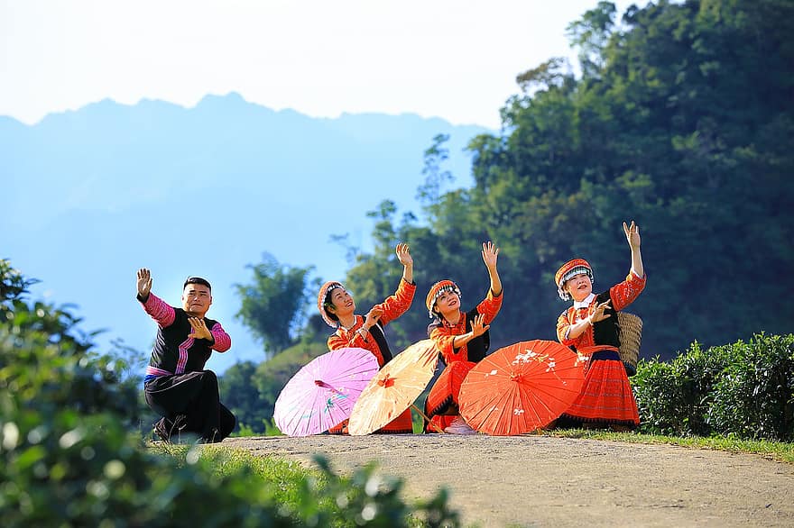 tánc, hmong, kultúrák, nők, hagyományos ruházat, férfiak, móka, mosolygás, vidám, nyári, felnőtt