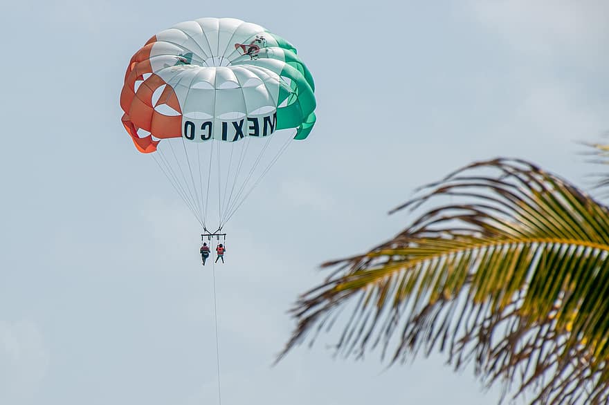 Fallschirm, tropisch, Karibik, Mexiko, Extremsportarten, Männer, fliegend, Sport, Abenteuer, Fallschirmspringen, Risiko