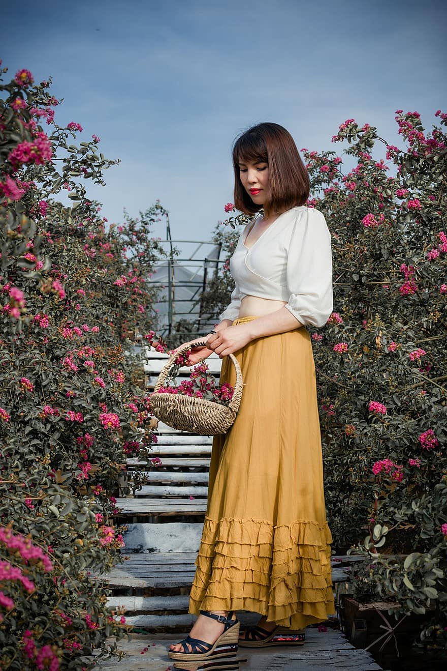 женщина, Роза, Ханой, азиатка, природа, цветок, Вьетнам, желтая юбка, портрет, вне