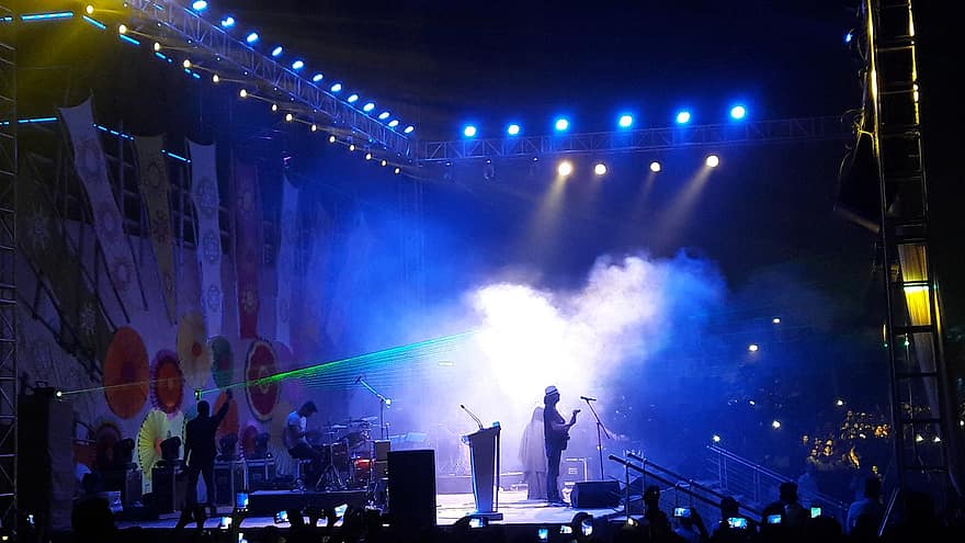 concierto, escenario, Noche de Diwali, niebla, fumar, intérpretes, actuación, músicos, concierto en vivo, evento en vivo, multitud