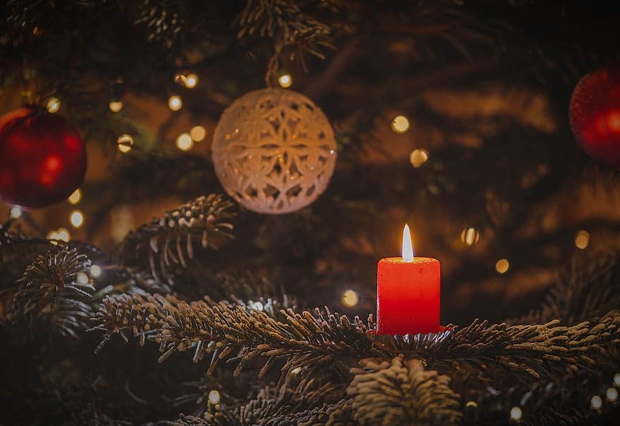 Weihnachten, Kerze, Weihnachtsbaum, Ornamente, Weihnachtskugeln, Kugeln, Kerzenlicht, Weihnachtsschmuck, Weihnachtsdekoration, Dekoration, Meine festliche Saison