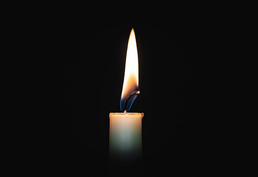 žvakė, žvakių šviesa, žvakidė, deganti žvakė, liepsna, žvakių vaškas, Tirpstanti žvakė, Ugnis, gamtos reiškinys, deginimas, religija