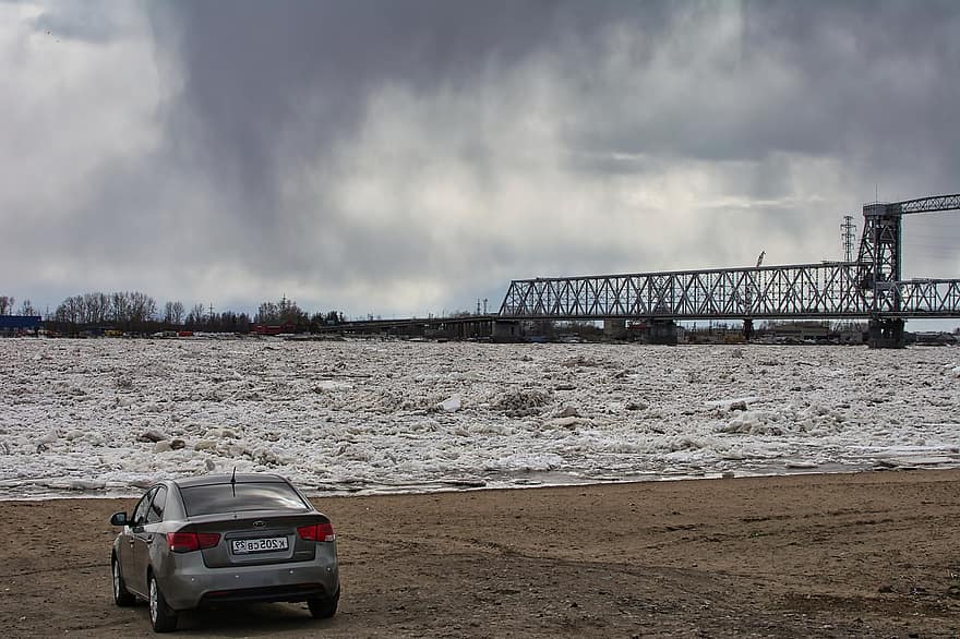 coche, río, deriva de hielo, puente, kia rio, transporte, vehículo, auto, automóvil, nubes, cielo