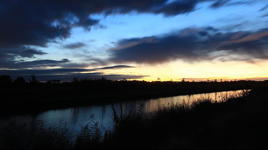 日の出、雲、朝、ミディ運河、風景、青、水、落ち着いた