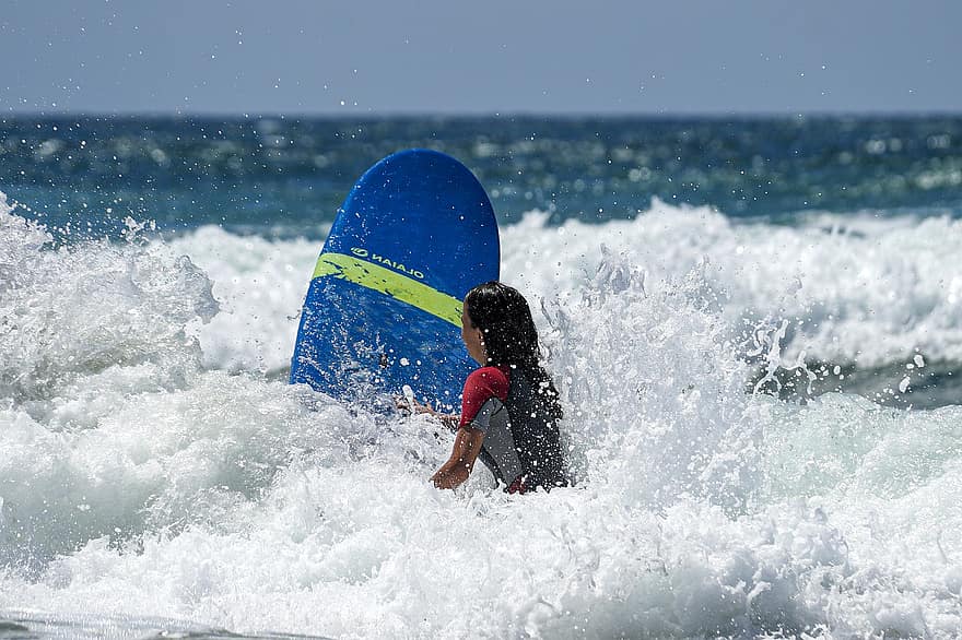 сърфист, карам сърф, водни спортове, плаж, море, лято, вълна, морски бряг, морски пейзаж, спорт