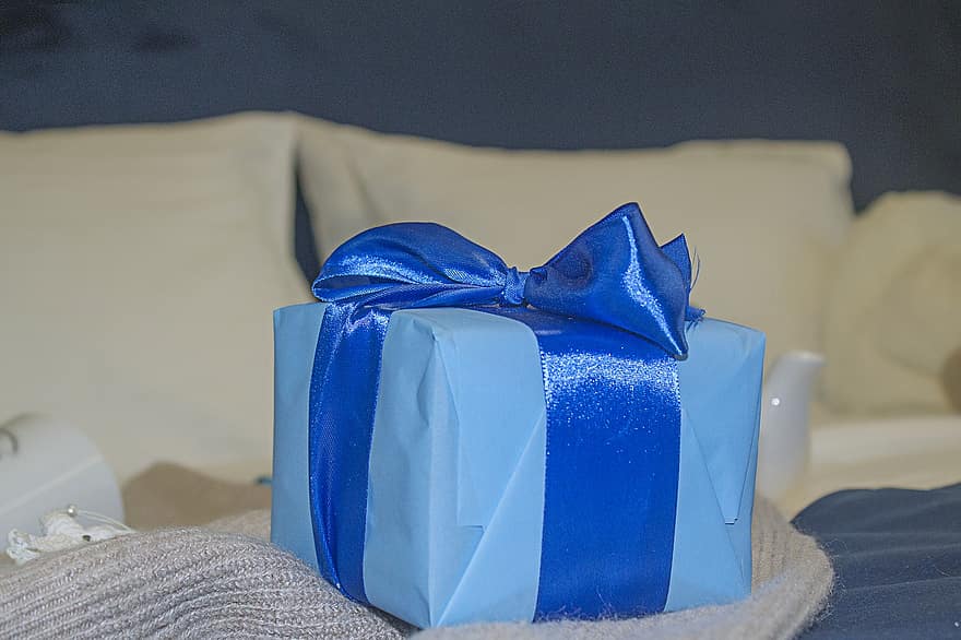 ajándék, meglepetés, kék, hálószoba, ágy, doboz