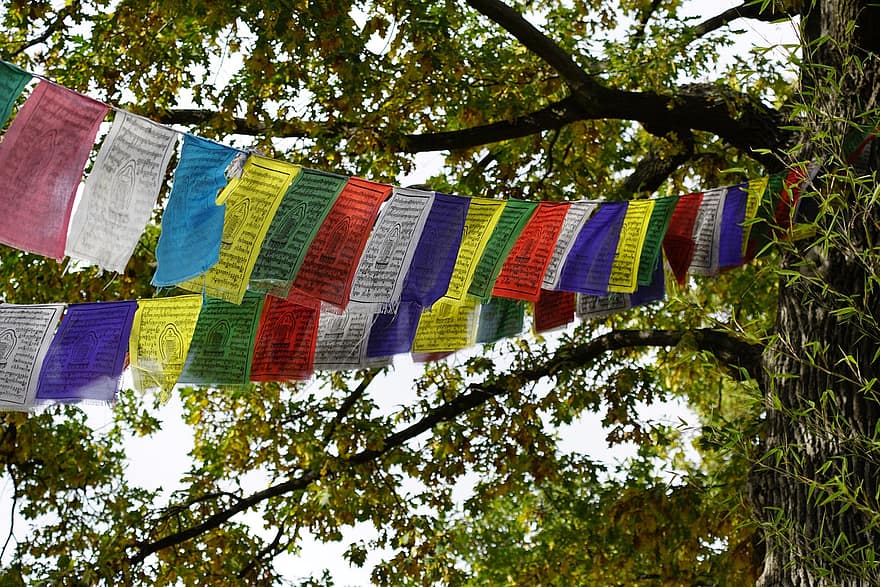 молитвенные флаги, Тибет, буддизм