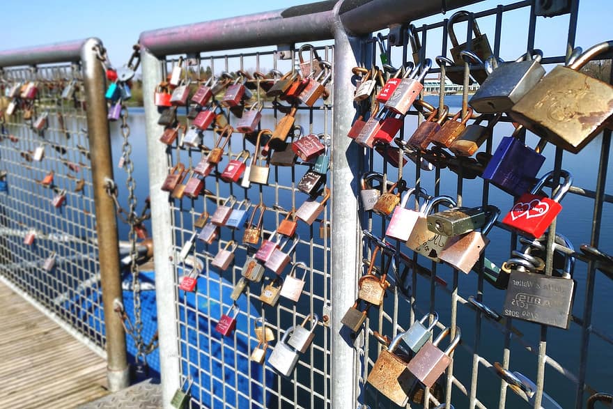 slēdzenes, romantisks, tilts, piekaramā atslēga, pils, mīlestība, draudzība, atslēga, metāla, slēgts, romantika