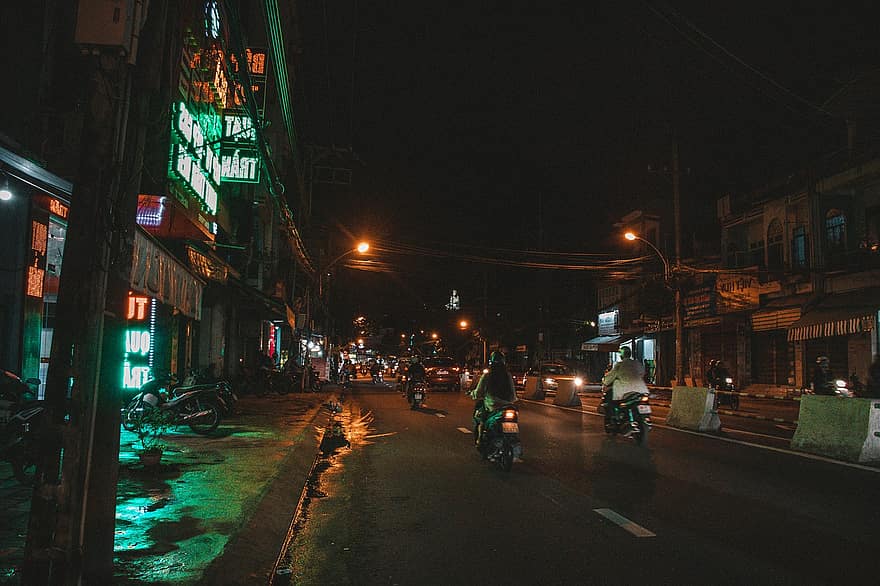 nacht, stad, Nha Trang, dagelijks leven, straat, stadsleven, schemer, verlicht, straatlantaarn, nachtleven, architectuur