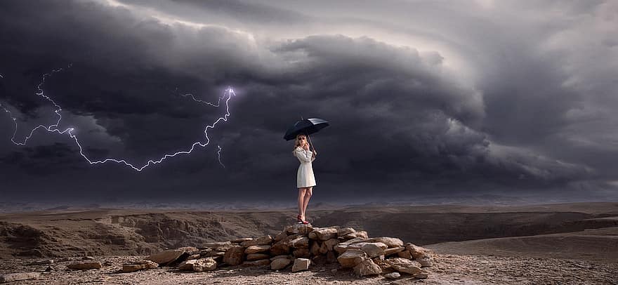 Gewitter, Blitz, Fantasie, Frau, Mädchen, Regenschirm, Wolken, Himmel, mystisch, Stimmung, nach vorne