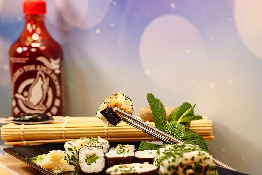 sushi rulle, japansk mat, mat, maki, spisepinner, tallerken, måltid, kjempegod, nydelig, gourmet, friskhet