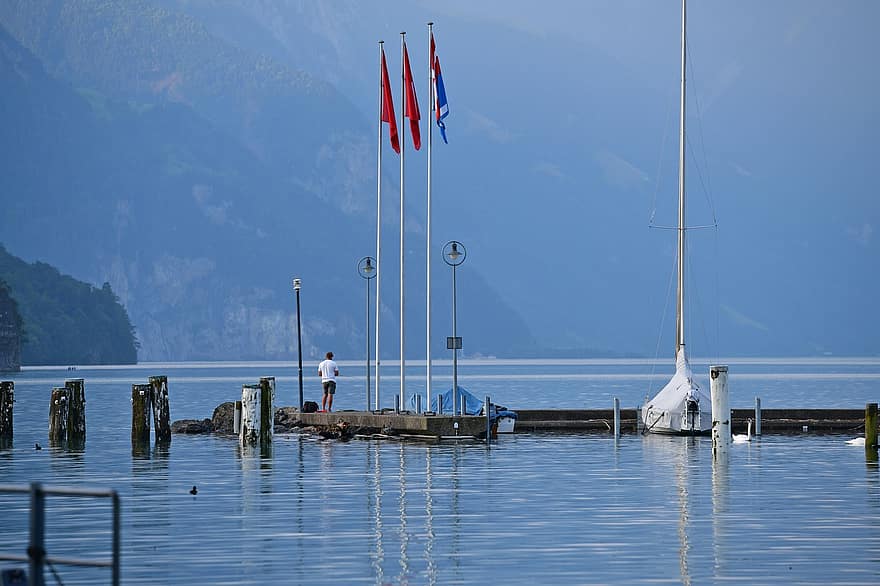 Brunnen, svájc, tó, Lake Resort, dokk, zászlók, zászlórudak, víz, visszaverődés, köd