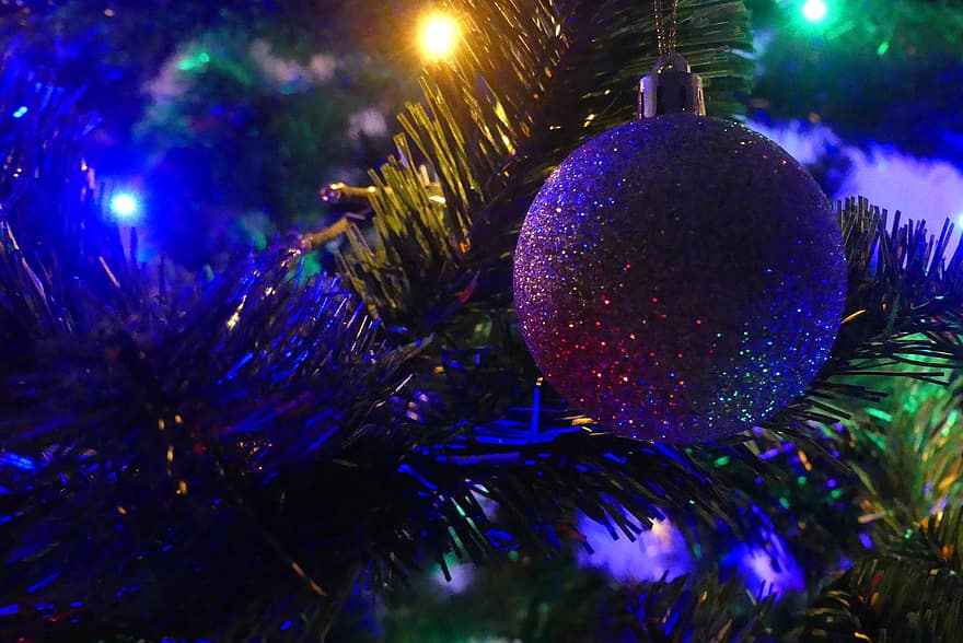 Kalėdos, Kalėdų kamuolys, Kalėdų eglutė, ornamentas, apdaila, šventė, medis, fonas, šviečia, Iš arti, sezoną
