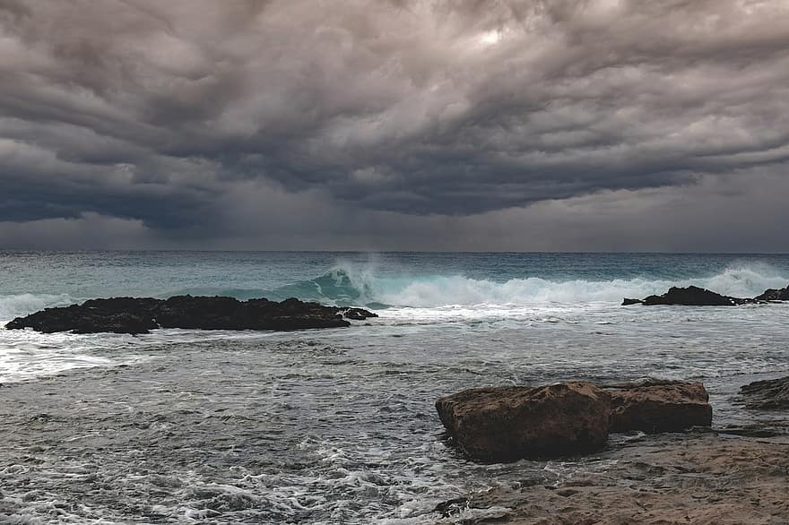 海、海岸、嵐雲、曇りの日、岩石の多い海岸、波、自然、水、岸、空、雲
