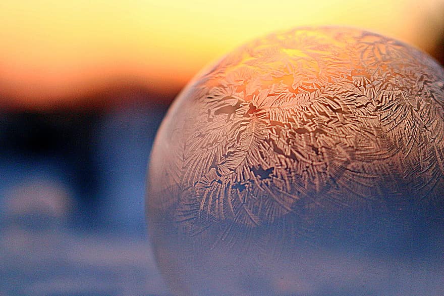 пузырь, замороженный, зима, снег, холодно, лед, ледяные кристаллы, неприветливый, мороз, замороженный пузырь, мыльный пузырь