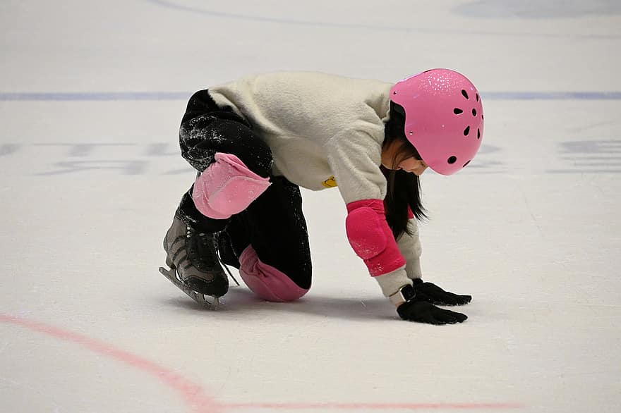 बच्चा, स्केट करना सीखना, स्केटिंग, खेल, एक व्यक्ति, व्यायाम, सर्दी, पुरुषों, महिलाओं, खतरनाक खेल, एथलीट