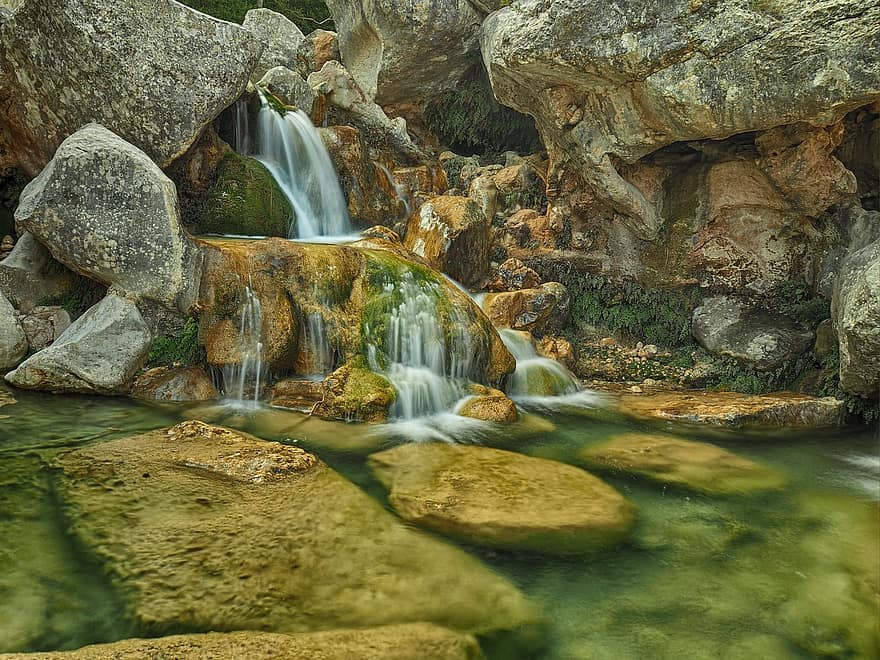 El Parrizal de Beceite, riu, cascada, espanya, naturalesa, rock, bosc, aigua, color verd, que flueix, paisatge
