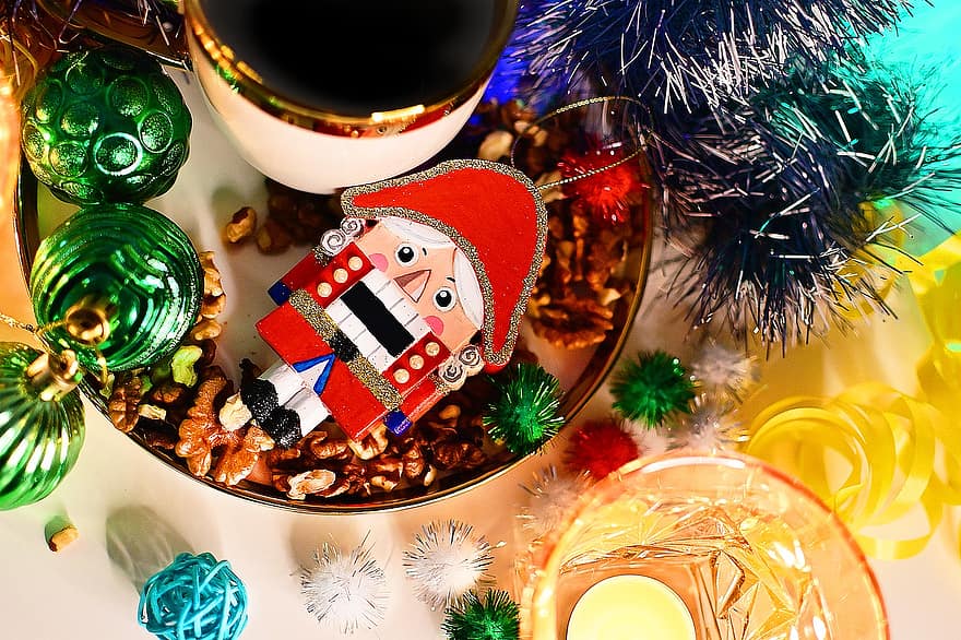 pähkinänsärkijä, koriste, pallot, hopealanka, seppeleitä, uusivuosi, joulu, satu, taika-, juhla, lahja