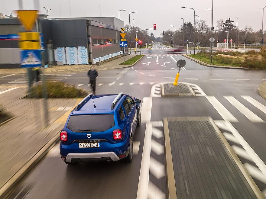 Dacia duster, Varsovia, intersecció, cotxe, trànsit, velocitat, transport, moviment borrós, conduir, moviment, vehicle terrestre