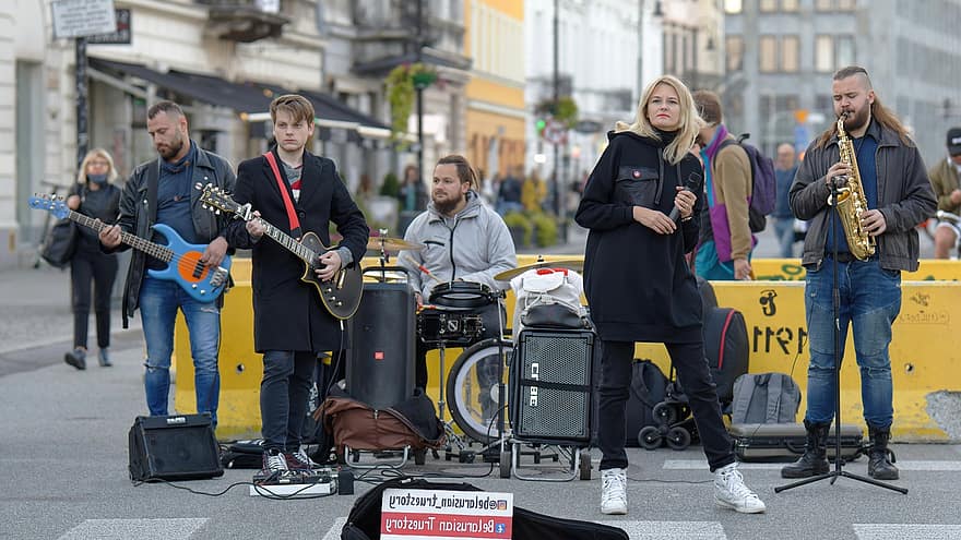 Band, Street Performers, Artists, People, Playing, Music, Musical Instruments, Guitars, Battery, Microphone, Saxophone
