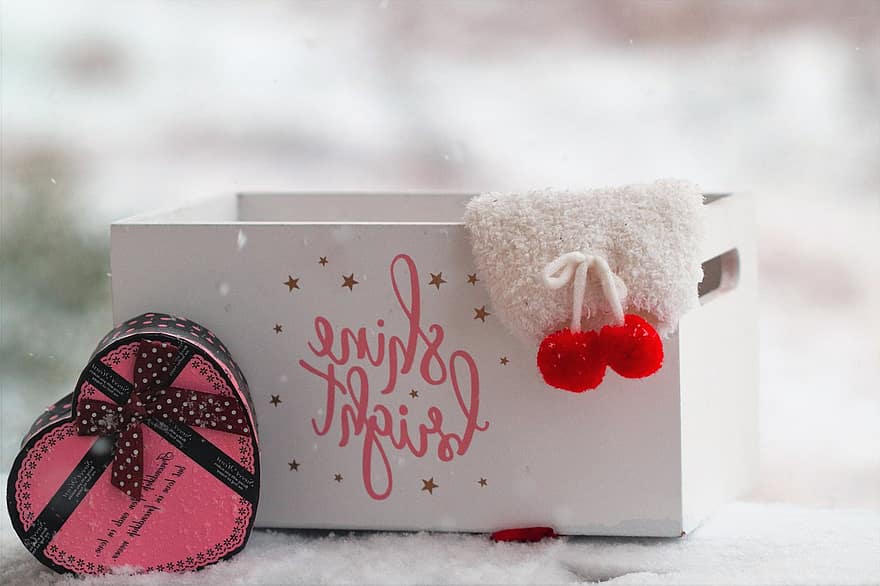 Gift, Heart, Love, Valentine, Birthday, Give, Romantic, Romance, Holiday, Snow, Relationship