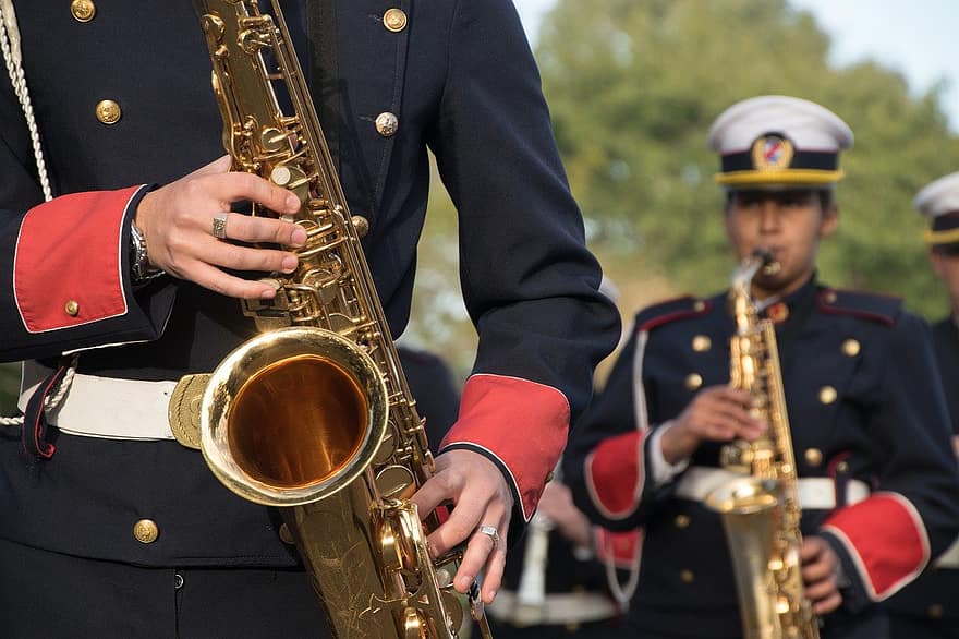 banda, banda militar, saxofonista