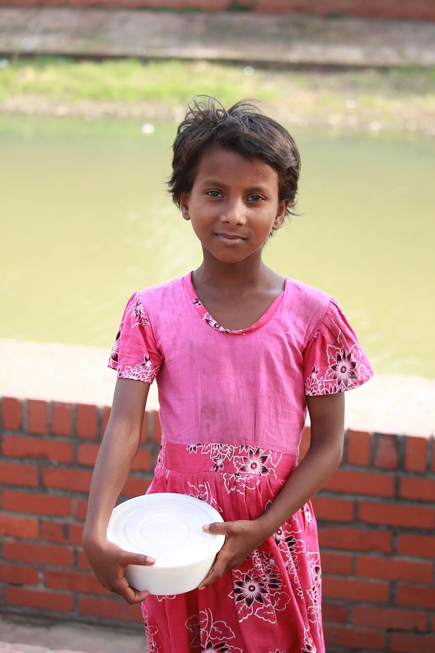 دكا ، فتاة ، بنجلاديش ، طفل ، يبتسم ، شخص واحد ، مرح ، أنماط الحياة ، الفتيات ، جذاب ، السعادة