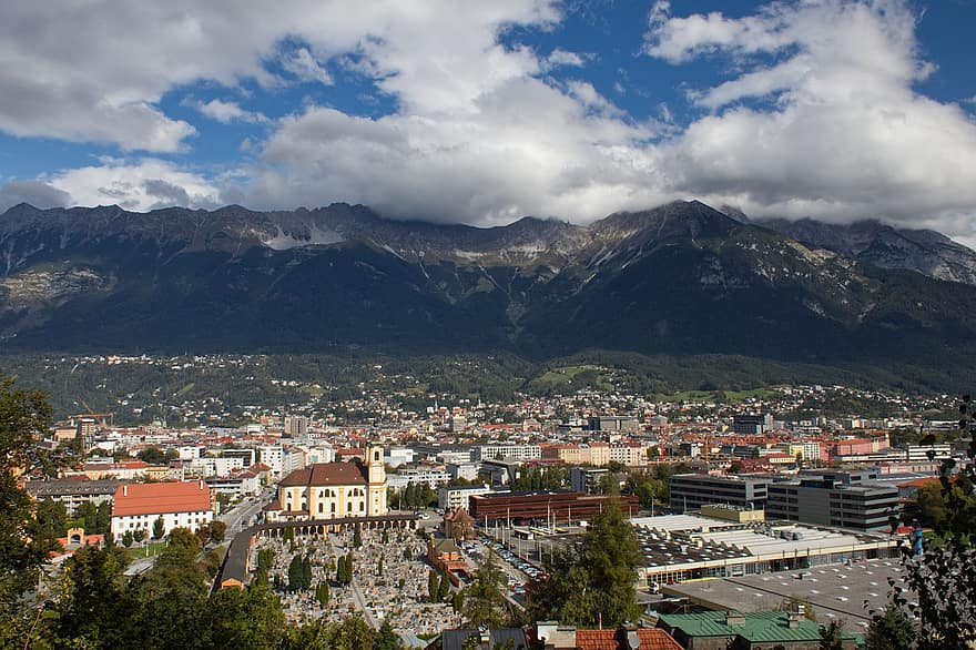L'Autriche, Innsbruck, ville, vue d'oiseau, les montagnes, Montagne, paysage urbain, architecture, nuage, ciel, toit