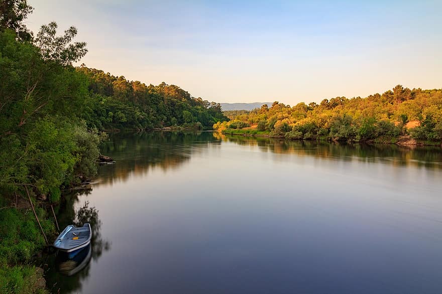 bote, río, mino, Galicia, reflexión, agua, bosque, naturaleza, paz, pacífico, meditación