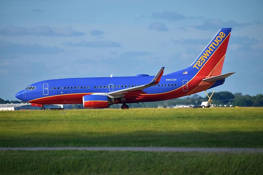 Southwest Airlines, Boeing 737, Passenger Airliner, Jet, Jumbo, Logo, Blue And Red, Stripe, William Hobby Airport, Transporation, Aviation